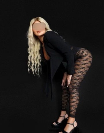 your-favorite-bombshell-big-0