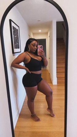 exotic-h-cup-beauty-visiting-big-1