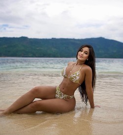 new-colombia-girl-visiting-big-1