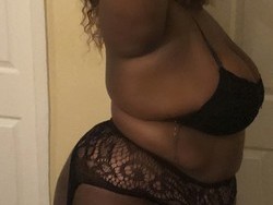 curvy-courtesan