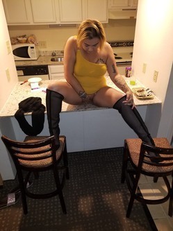 alyssa-styles-hot-babe-big-0