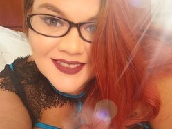busty-redhead-bbw