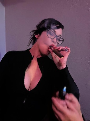 mistress-raeyven-big-0