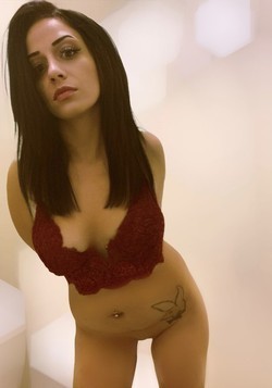 beautiful-busty-brunette-big-0