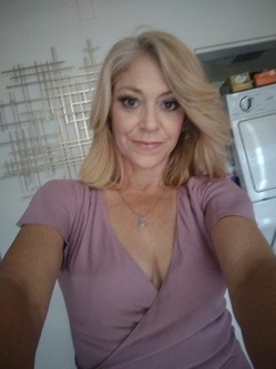 stoner-milf-wants-to-play-big-0