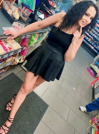 petite-and-sexy-big-0