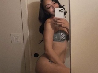 professional-and-discreet-petite-pretty-highly-reviewed-come-see-why