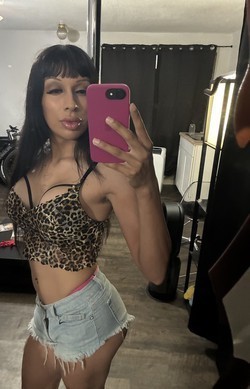 goth-bimbo-tgirl-big-0