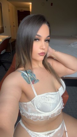 hot-bombshell-big-1