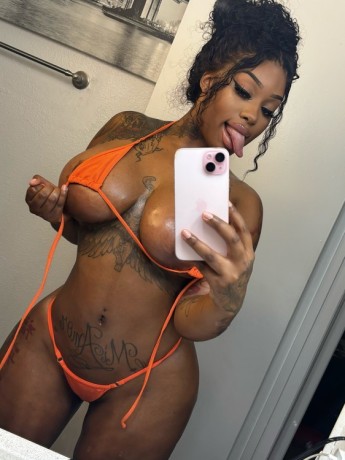 all-natural-belizean-bombshell-big-0