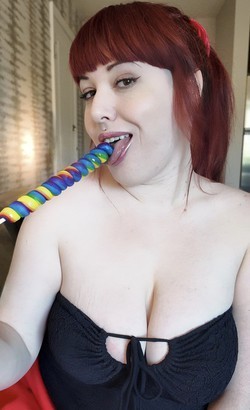 all-natural-curvy-redhead-big-0