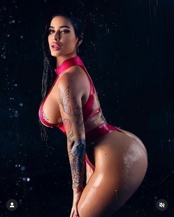 sexy-brunette-nyc-big-0